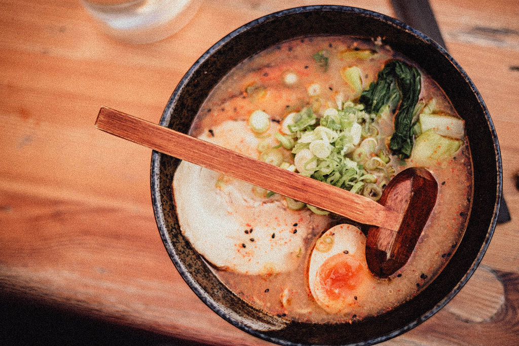 vi åt ramen som belöning efter att ha hittat fina fotoplatser